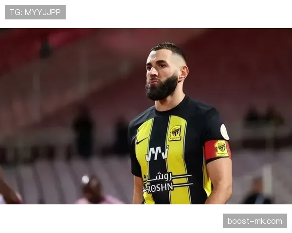 德甲豪门转会动态：新援表现抢眼，离队传闻持续发酵