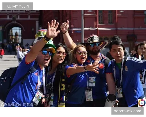 俄罗斯球迷文化持续提升，激情与传统交融的赛场狂欢吸引众多关注