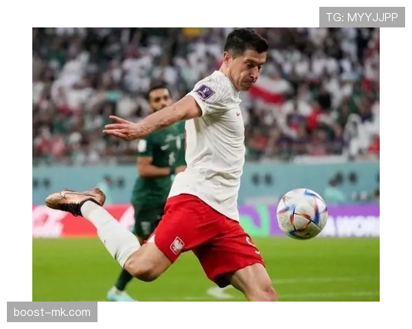 莱万多夫斯基远射进球解析