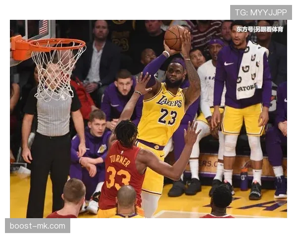 安东尼无球牵制力改变对手防守布局